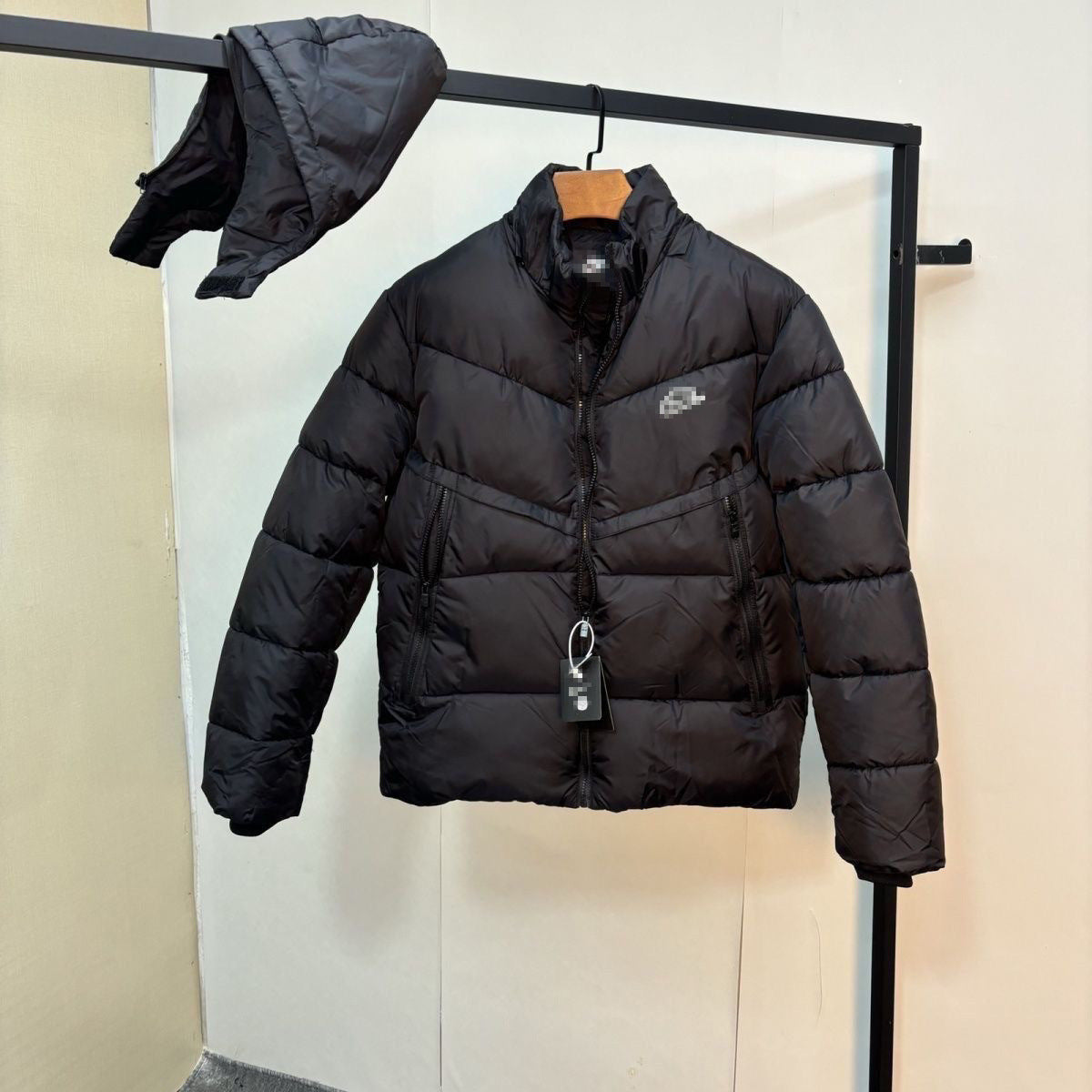 Chaqueta Corta Unisex NK | Negro Y Estilo Casual