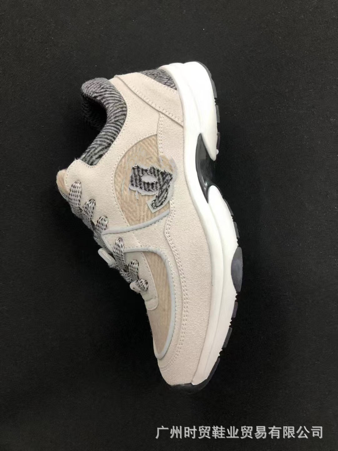 Zapatillas de suela gruesa con pequeñas fragancias, zapatillas de papá, zapatillas casuales de cuero suave para mujer, zapatillas de correr nuevas para mujer 2023