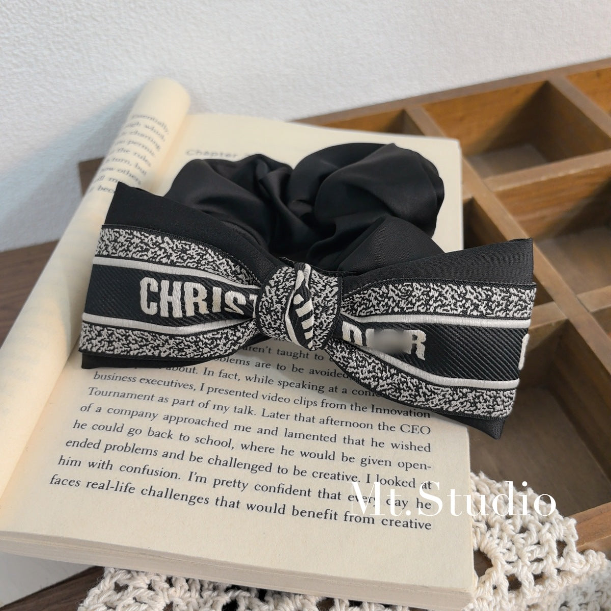 Diadema Vintage Mujer Nudo Borde Ancho Blanco Negro | LuxuryMarkt