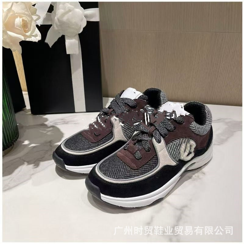 Zapatillas de suela gruesa con pequeñas fragancias, zapatillas de papá, zapatillas casuales de cuero suave para mujer, zapatillas de correr nuevas para mujer 2023