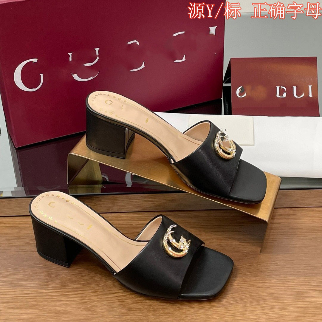 Exporta nuevas zapatillas de tacón alto con hebillas de letras en versión alta, sandalias de tacón grueso de cuero auténtico, zapatos de mujer talla grande directamente de fábrica
