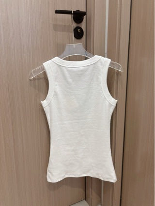Nuevo chaleco bordado CE, calidad alta de alta gama 24SS Summer Arrival, ¡pieles gigantes y para delgazar! Jubai combina con el chaleco de desplazamiento