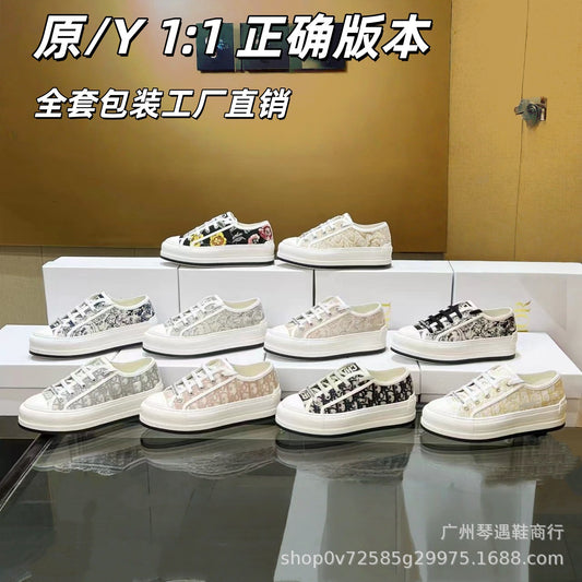 Comercio exterior 2026 Nuevos zapatos de mujer bordados de lona Suela gruesa Zapatos blancos versátiles que realzan Zapatos deportivos casuales de punta redonda