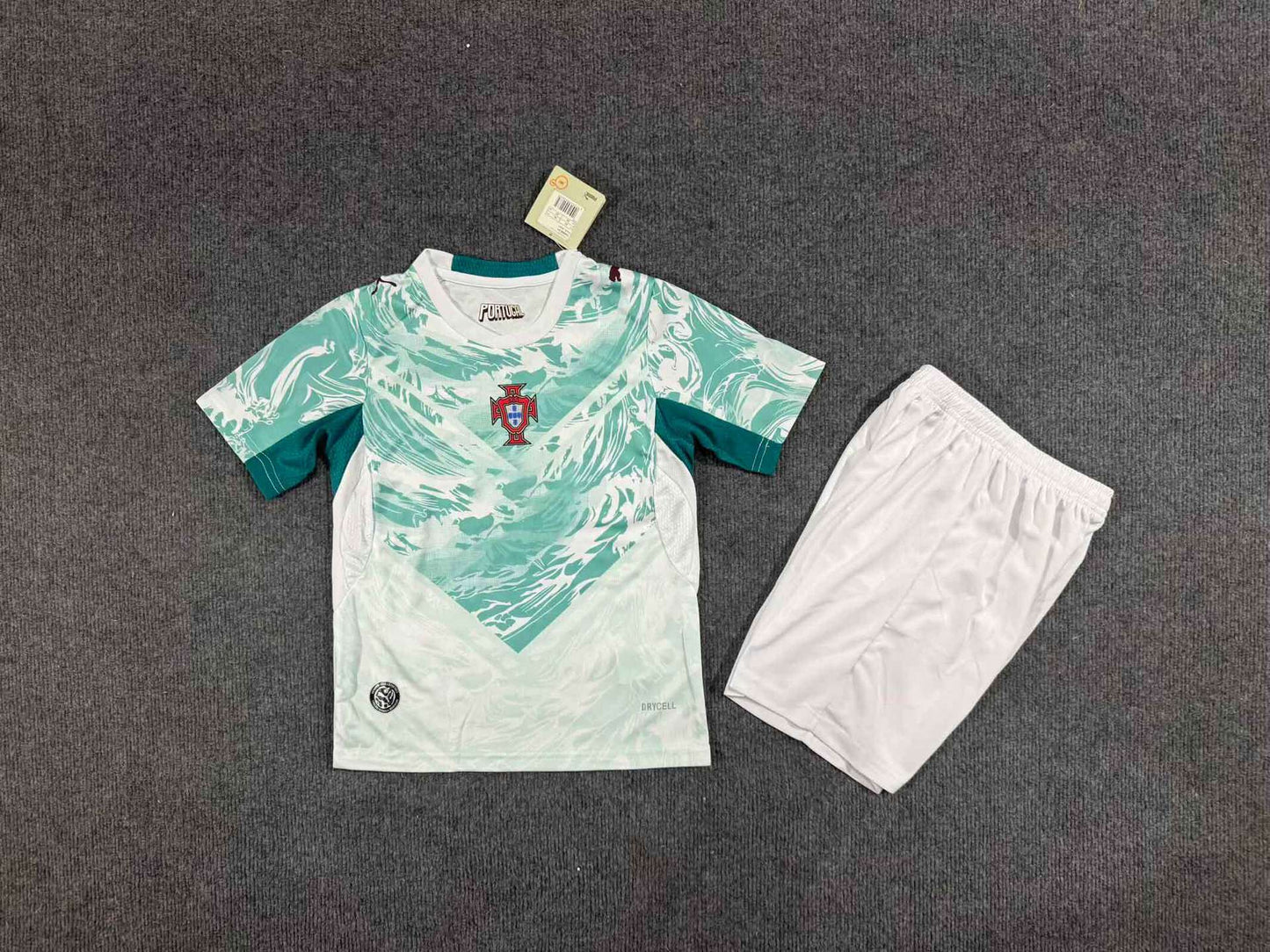 Set de camisetas de fútbol infantil de la Copa del Mundo 2627 para Brasil, Portugal, Italia, Alemania y Japón Conjunto al por mayor y personalizado