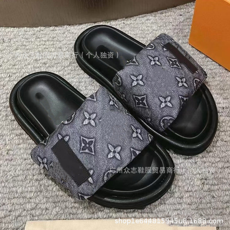 Comercio exterior Satén de Burro 2025 Verano Velcro Zapatillas de mujer Pastel mate para parejas Antideslizante Lote plano y de suela gruesa resistente al desgaste