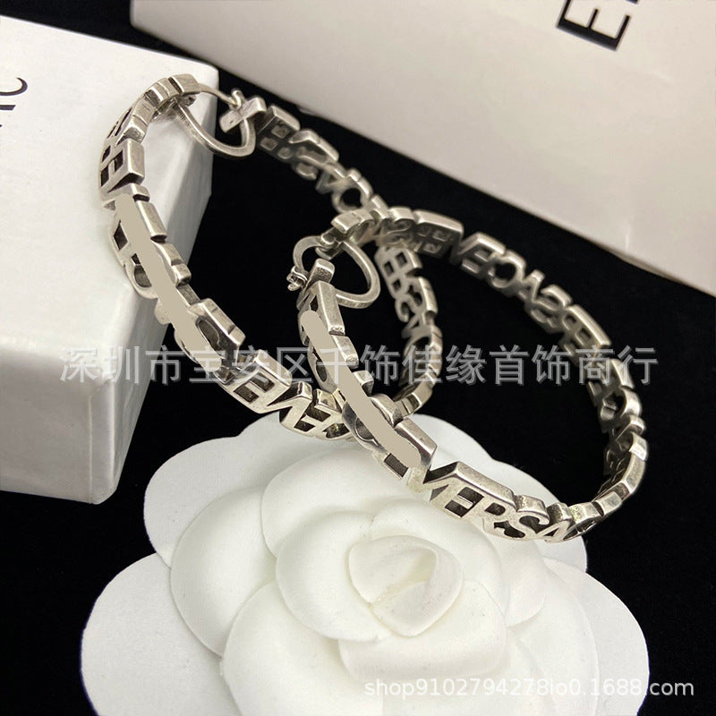 Colección de pendientes Man Family Medusa: pendientes de perla incrustados con diamantes, estilo personalizado extravagante, pendientes ligeros y lujosos
