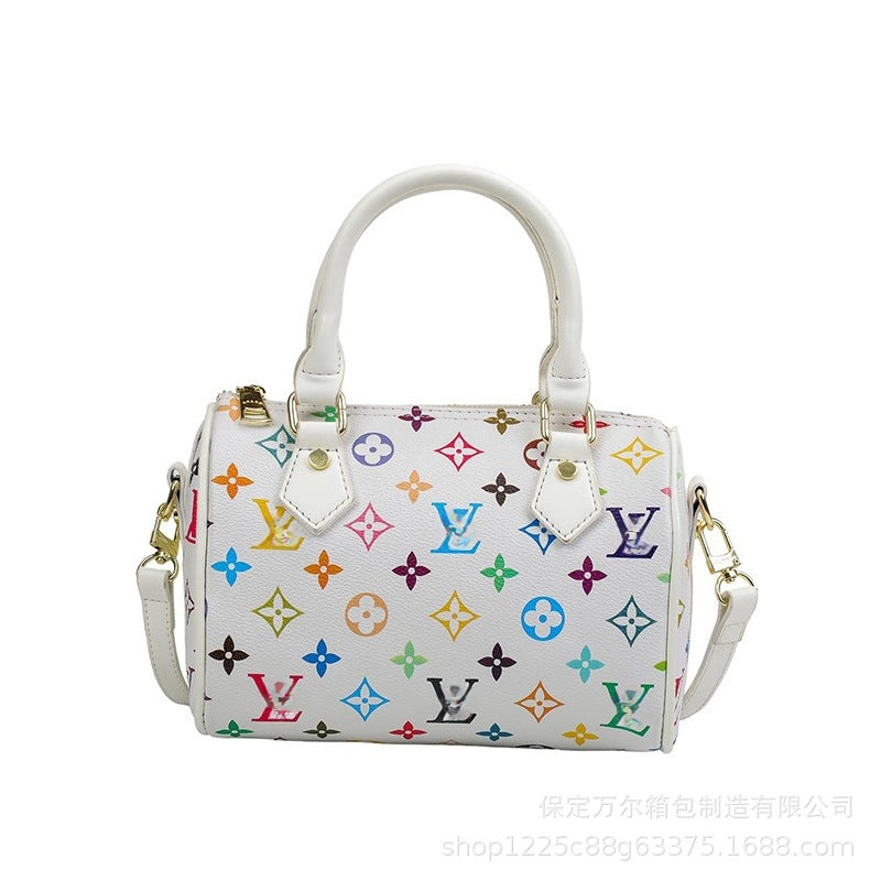 Bolso de almohada Boston con monograma en relieve con patrón de lichi para desplazamientos, bolso de mano portátil de gran capacidad, de un solo hombro y bandolera para mujer de un solo hombro