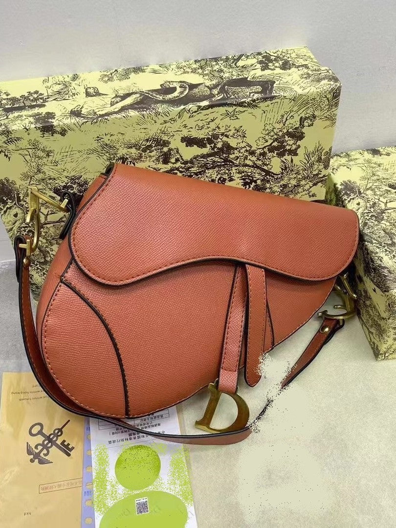 Damen Saddle Bag aus Bast | Modische Reise-Umhängetasche | Mit Box