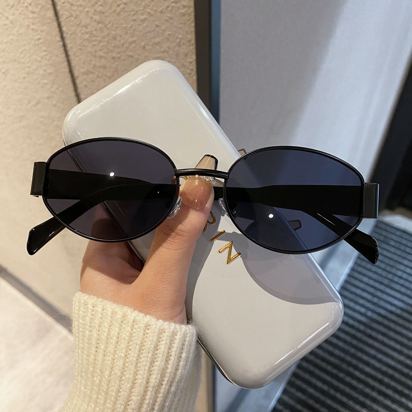 Gafas de sol europeas y americanas de montura redonda para mujeres, gafas de moda de alta gama para mujeres, protección UV para fotografía y decoraciones de moda para mujeres