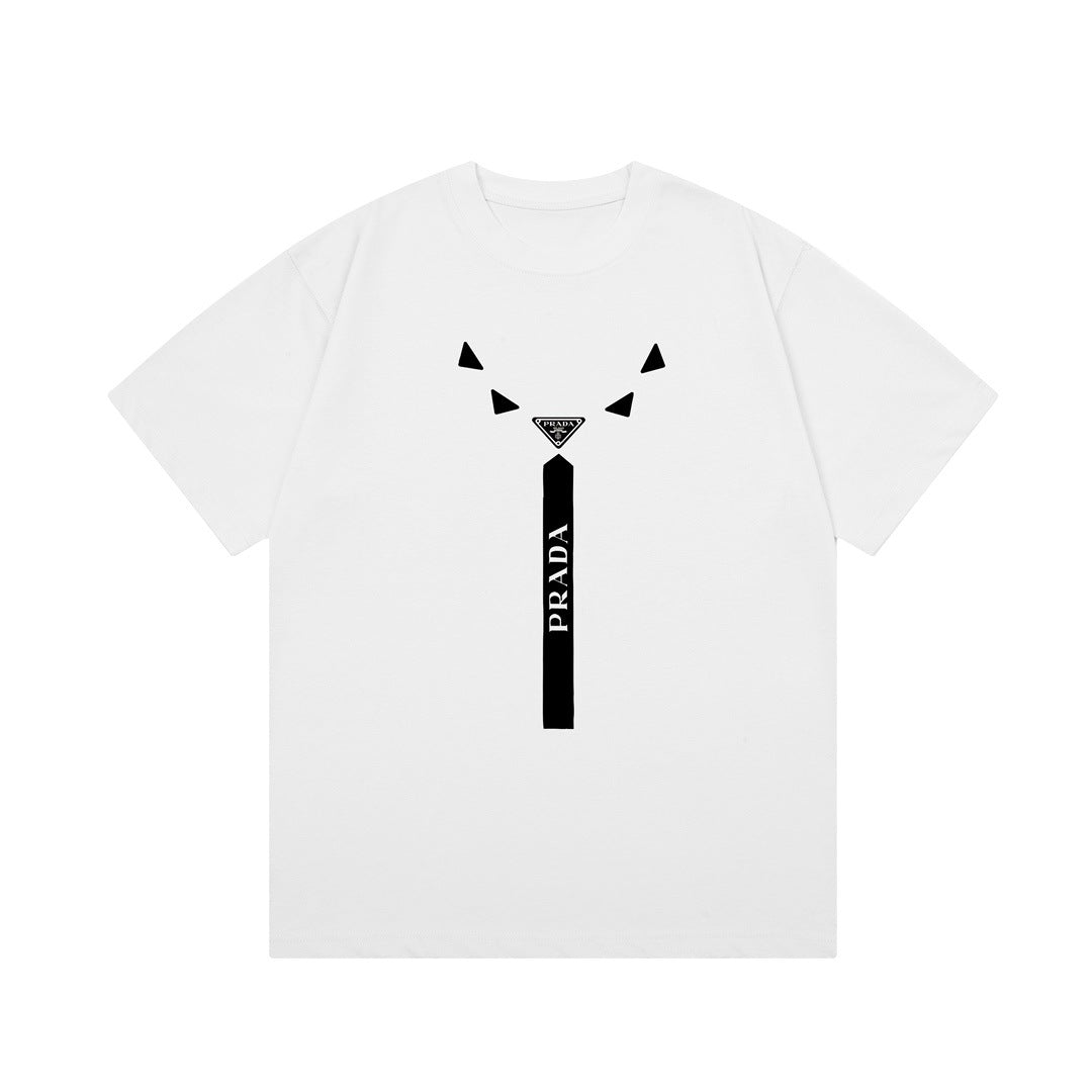 Versión de lujo de alta gama pra Pujia triángulo metálico LOGO, camiseta unisex de verano suelta y versátil con estampado y manga corta