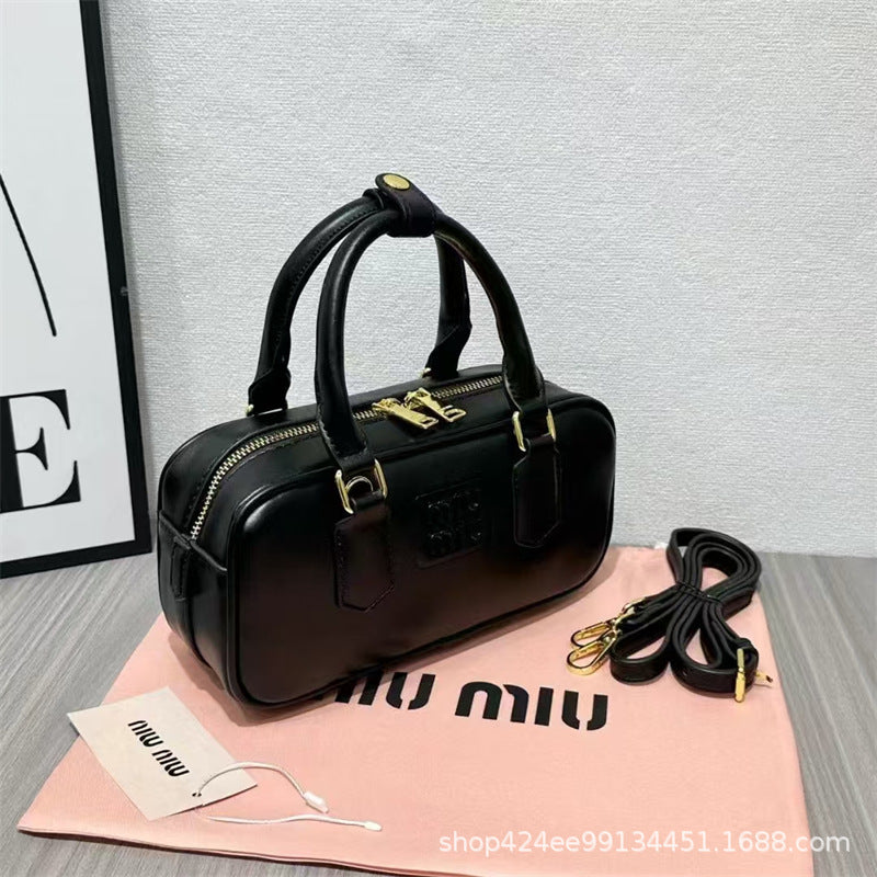 MIU Bowling Otoño/Invierno 2024 Nuevo Nicho Bolso de Gran Capacidad para Mujer Bolso Almohada Bolso Bandolera de un solo hombro Boston Mujer