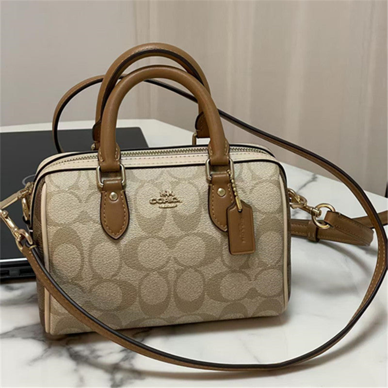 Kochi C bolso mini monograma Boston con monograma de Kochi C, portátil de mano y de hombro cruzado de hombro para mujer