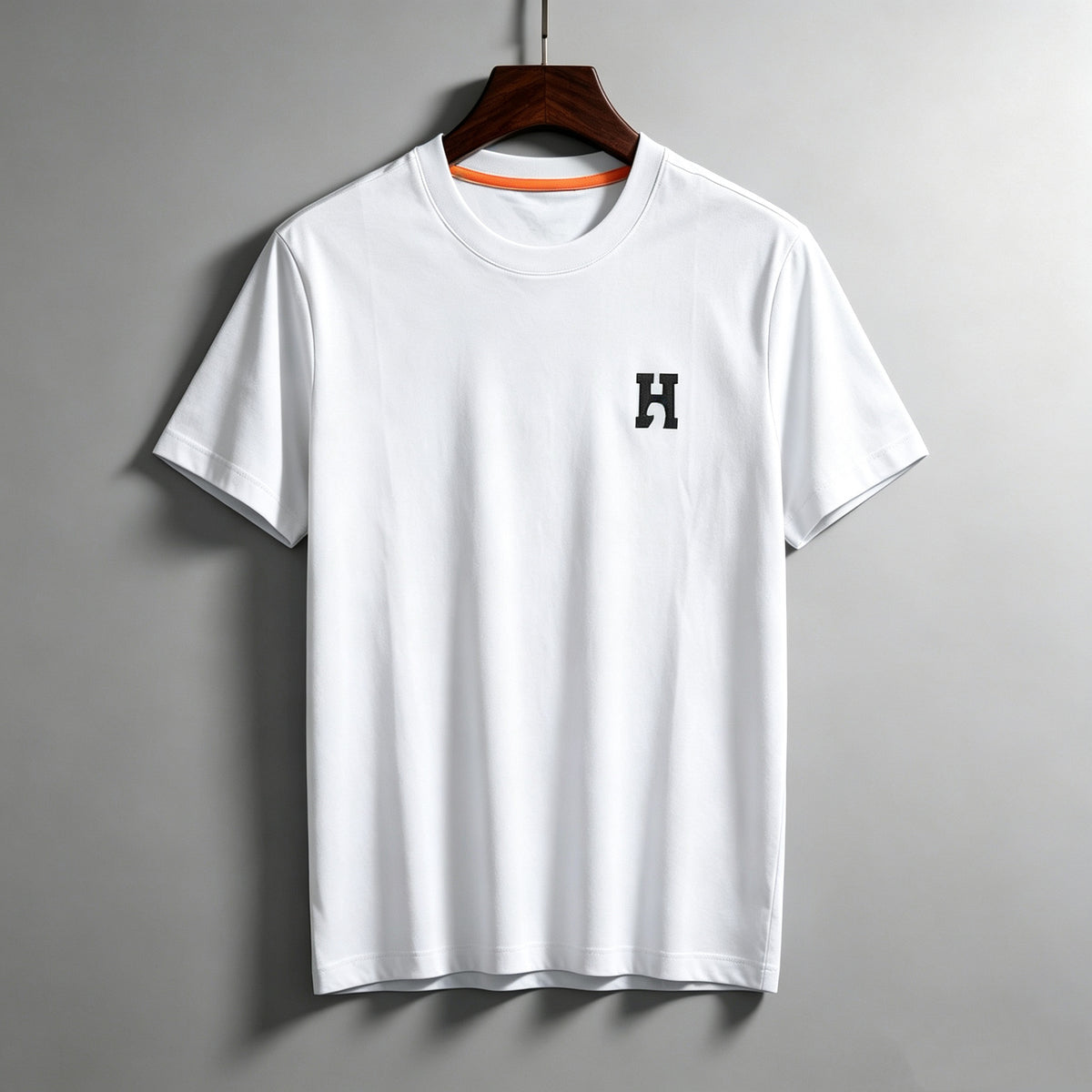 Camiseta HERM | Manga Corta Bordada | Luxury Markt