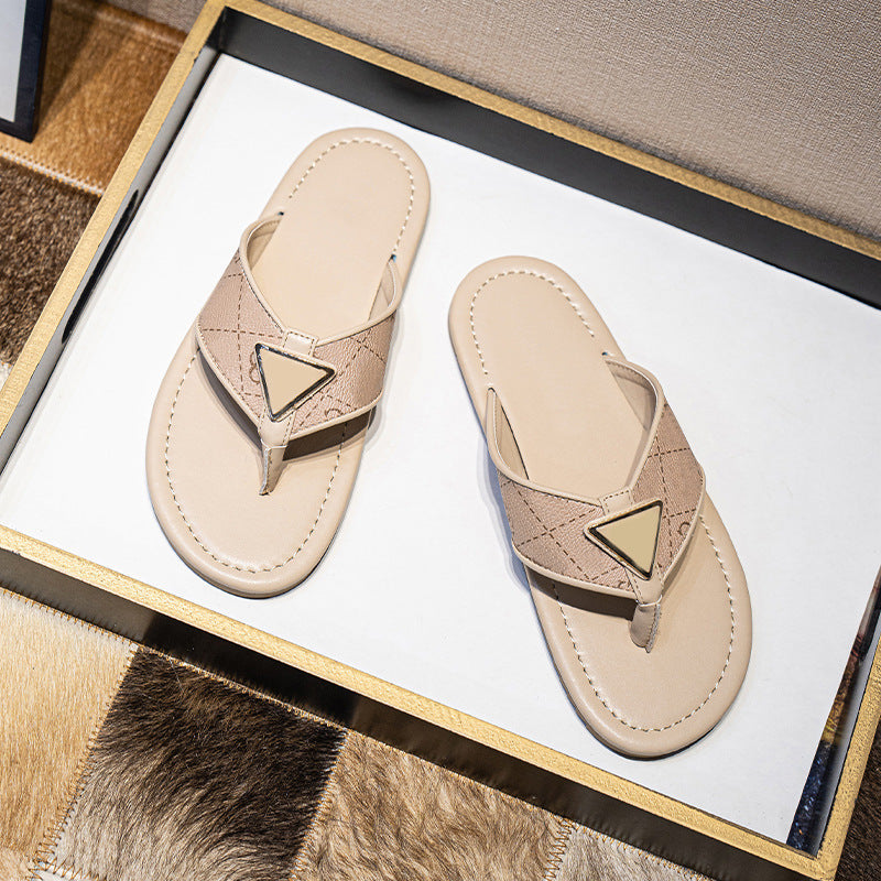 2025 Diseñadora de moda chanclas de playa, sandalias de mujer y zapatillas