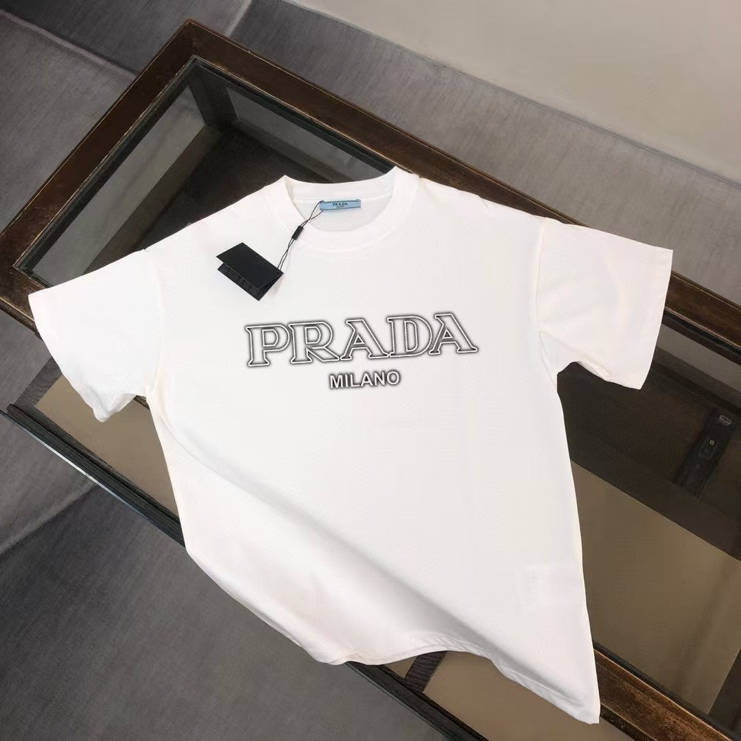Versión de lujo de alta gama pra Pujia triángulo metálico LOGO, camiseta unisex de verano suelta y versátil con estampado y manga corta