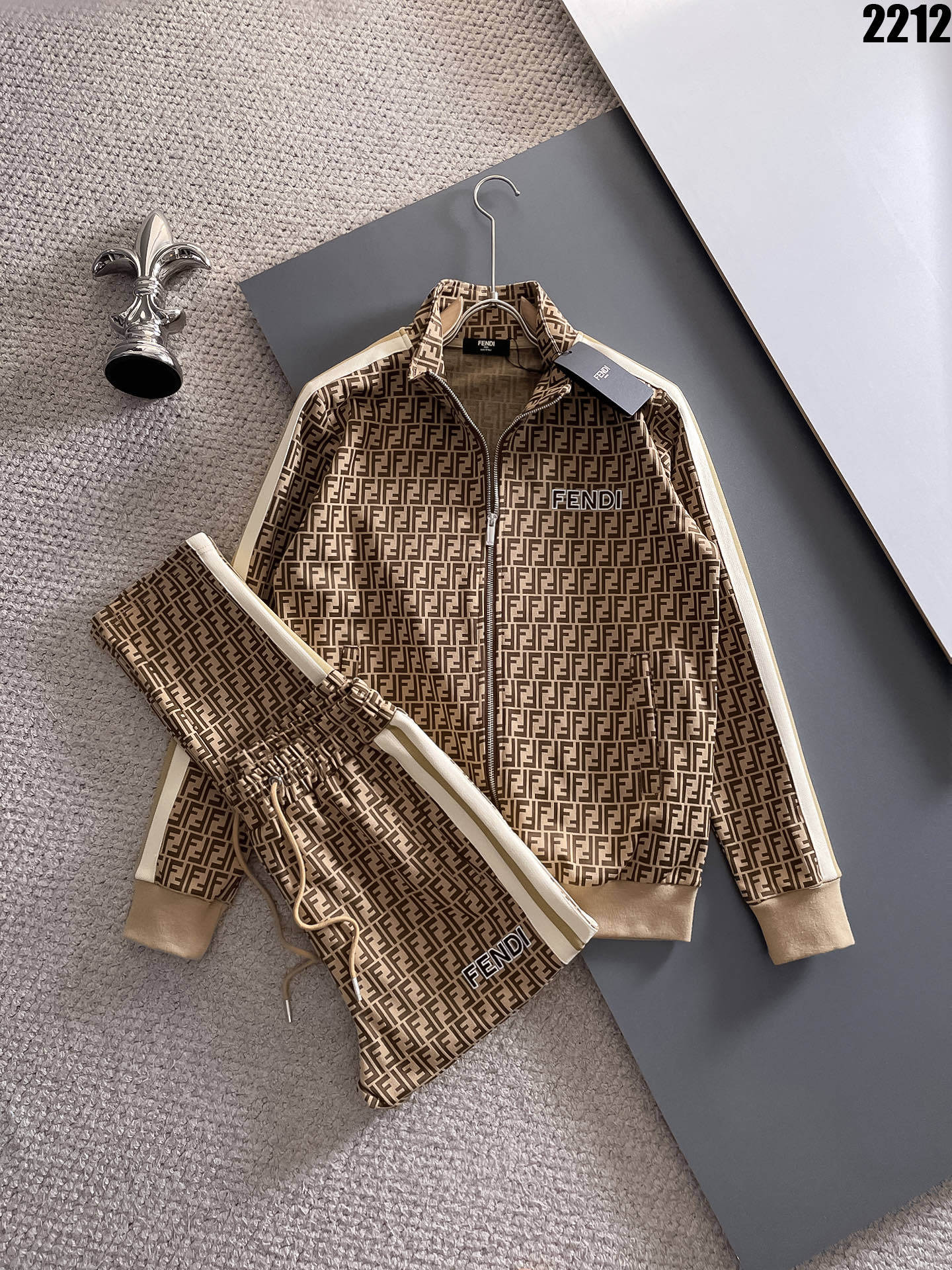 La versión correcta del SS25 transfronterizo debuta en otoño e invierno: nueva chaqueta de traje, cremallera, lujoso y sitios de moda para hombres europeos y americanos