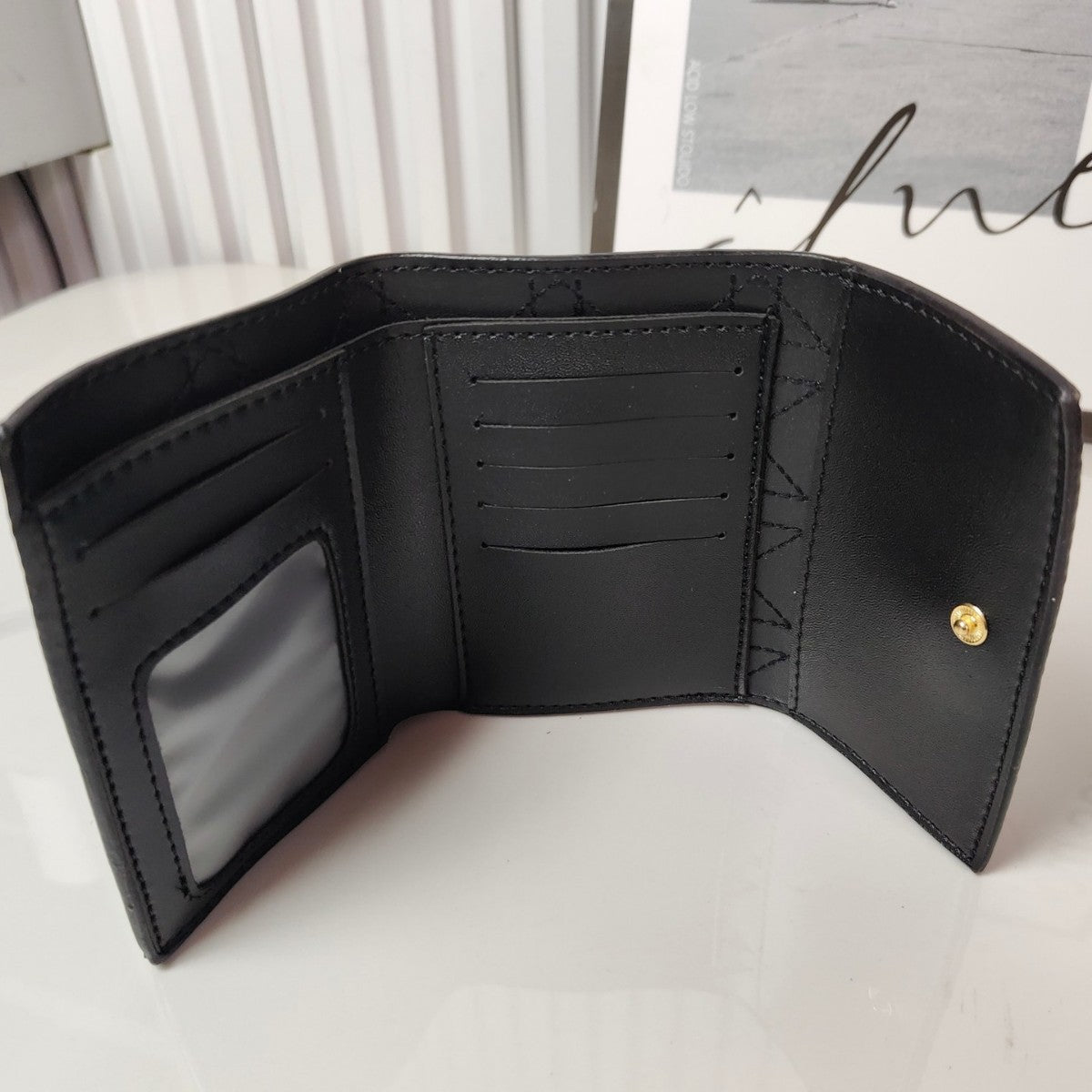 Pequeña fragancia con hilo de bordado, cartera de rejilla de diamantes, bolso de cartón plegable de trío y versatilidad de forma corta y multicard, bolso de cartas de varias tarjetas caviar