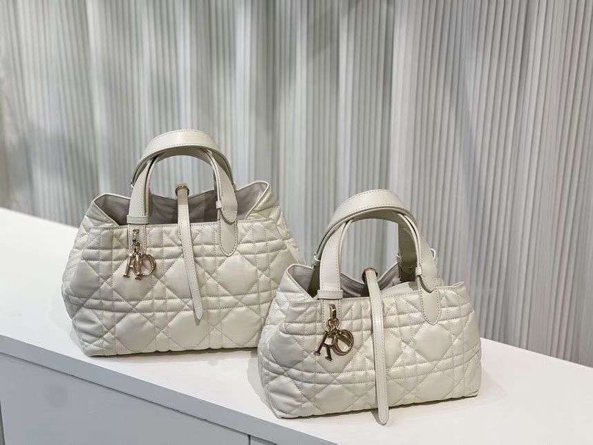 Borsa Trapuntata D | A Mano E a Tracolla | Senza Scatola