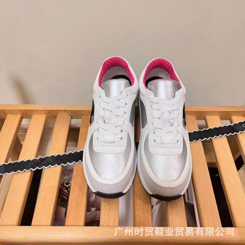 Zapatillas de suela gruesa con pequeñas fragancias, zapatillas de papá, zapatillas casuales de cuero suave para mujer, zapatillas de correr nuevas para mujer 2023