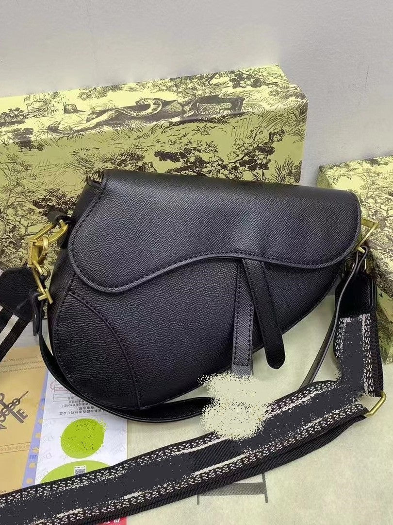 Damen Saddle Bag aus Bast | Modische Reise-Umhängetasche | Mit Box
