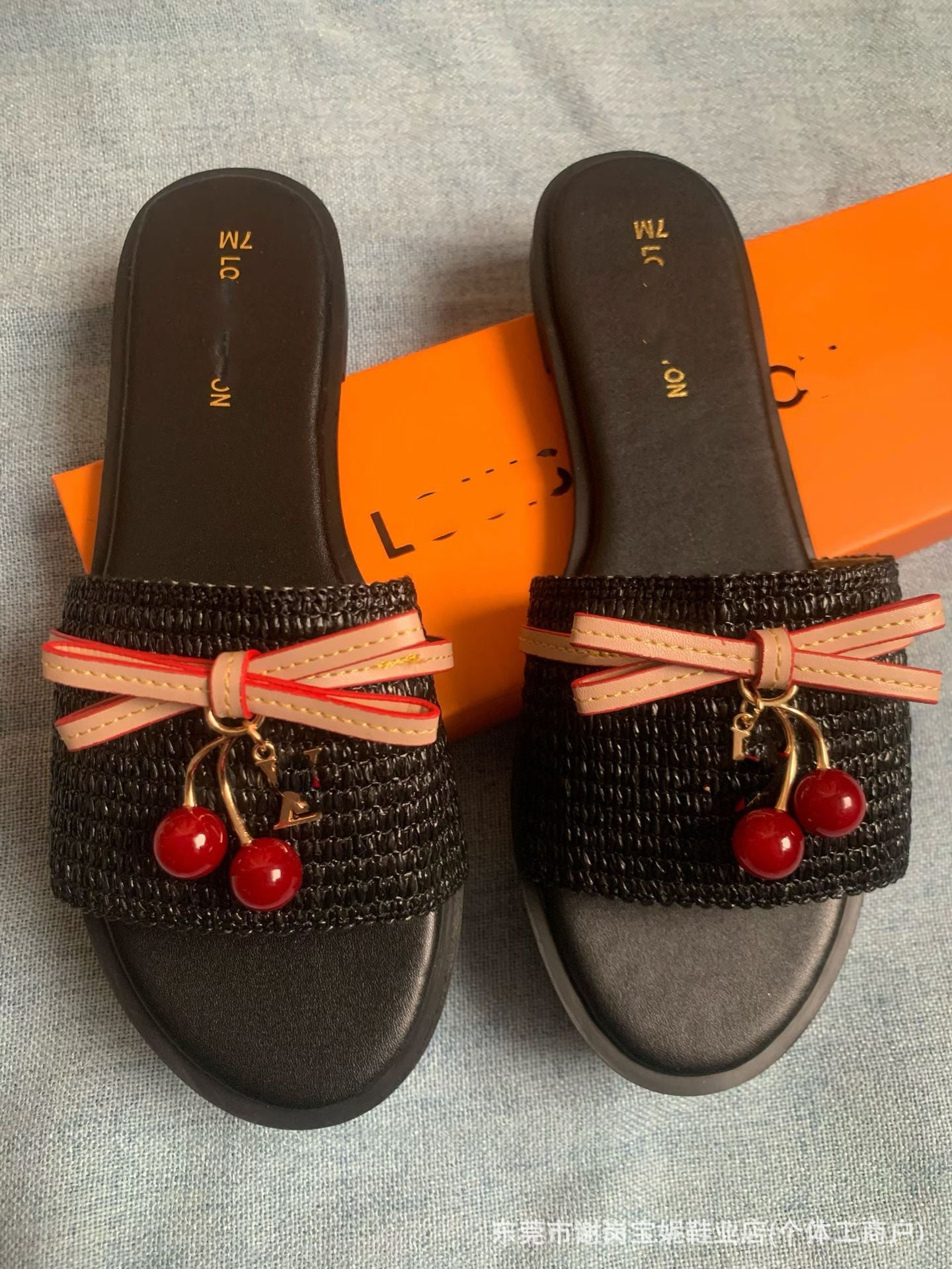 Sandalias nuevas de herraje de la familia V, zapatillas de moda afroeuropeas y americanas de verano para ropa exterior femenina