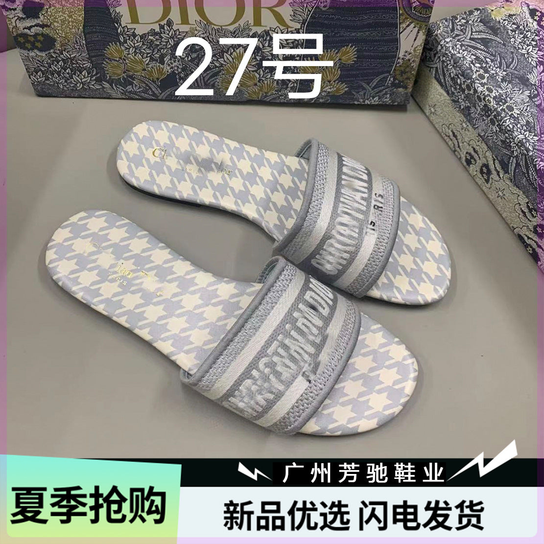 Dior zapatos planos de mujer a la moda y versátiles bordados,Alta costura,suela suave antideslizante Dior Nuevo y moderno zapatillas refrescantes 2026