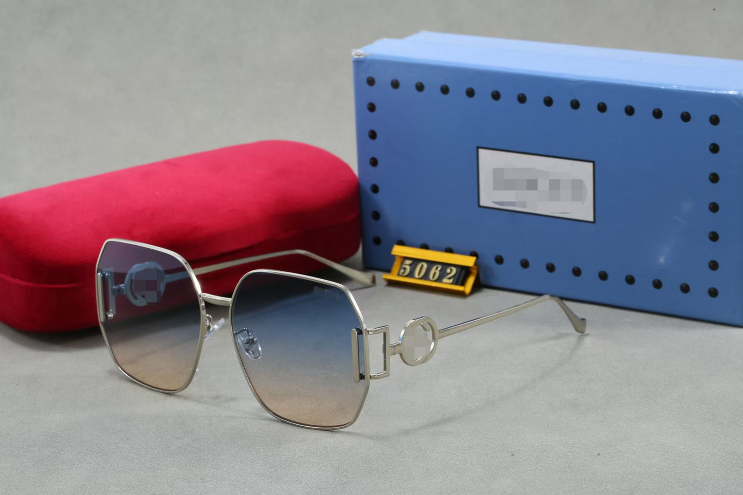 2025 Nueva gafas de sol de lujo ligeras de moda europea y americana para mujer, gafas de sol de estilo callejero de lujo al aire libre al por mayor transfronteriza