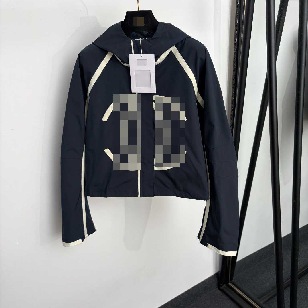 Cappotto in nylon CH | Cappuccio e taglio aderente