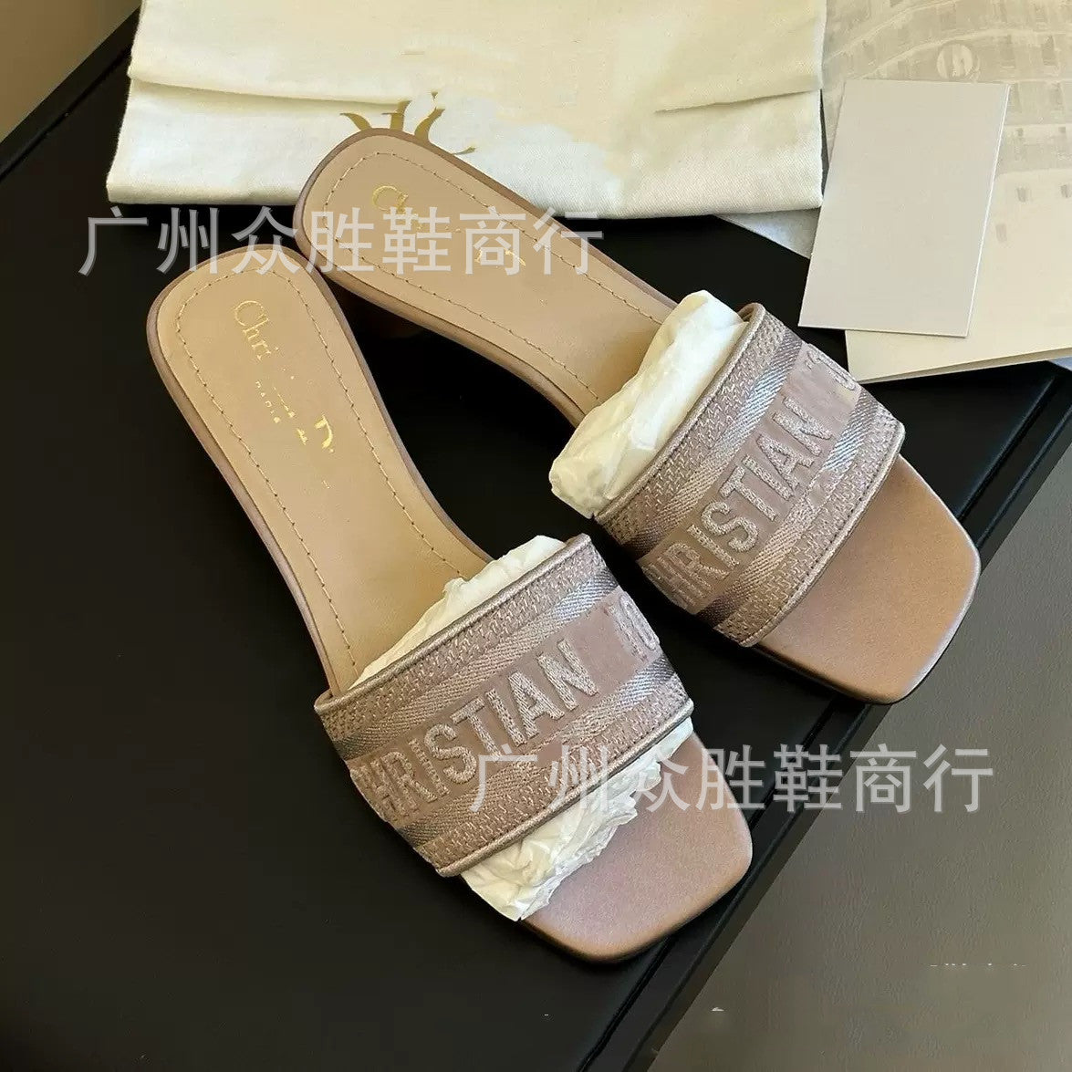 25 zapatillas de tacón grueso bordadas de seda de la marca D 25 para mujer, zapatillas versátiles de cuero auténtico, sandalias informales