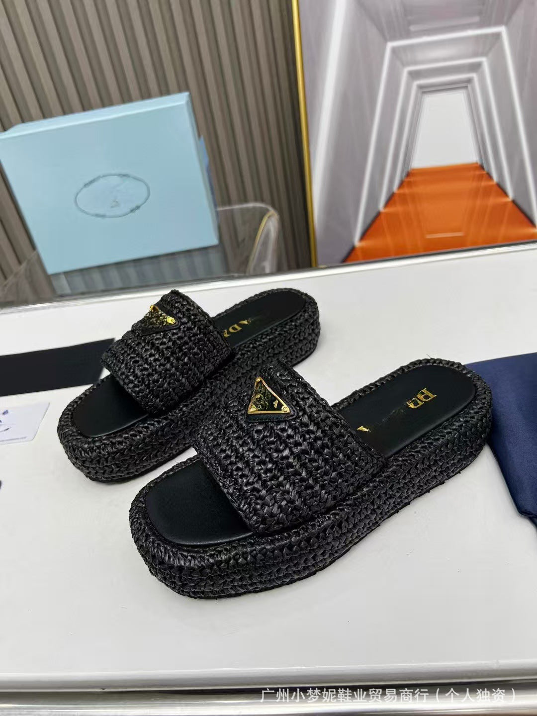 Verano 2024 nuevas sandalias tejidas de suela gruesa y de una sola línea, suela de plataforma tejida con césped que aumentan la altura y sandalias casuales de cuero genuino para mujer
