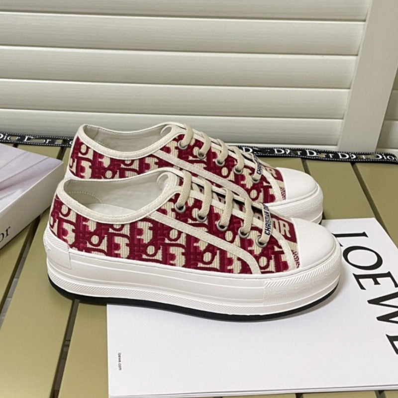 Comercio exterior 2026 Nuevos zapatos de mujer bordados de lona Suela gruesa Zapatos blancos versátiles que realzan Zapatos deportivos casuales de punta redonda