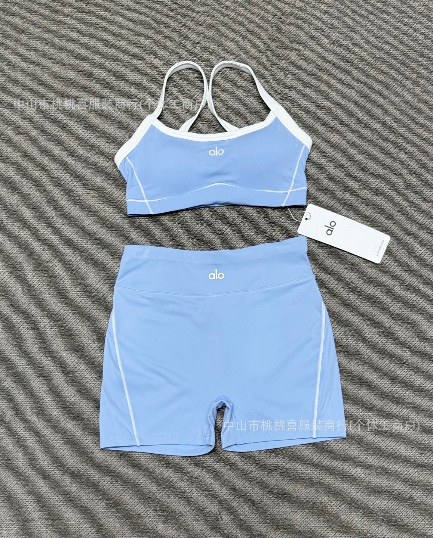 En stock, conjunto de yoga nude sensation de alta elasticidad, sujetador con tirante fino, pantalones cortos de fitness para levantar caderas, conjunto deportivo al aire libre para mujer
