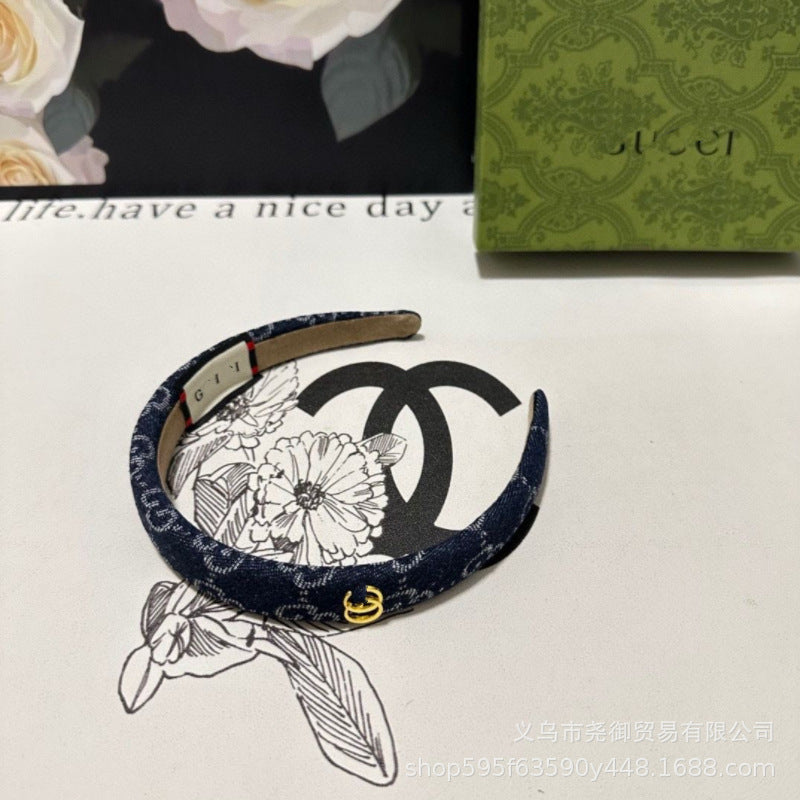 Diadema con letra Gujia, horquilla ligera de lujo, tocado de celebridad de internet socialité, accesorio de pelo vintage ligero y de lujo y de moda, diadema elegante y versátil