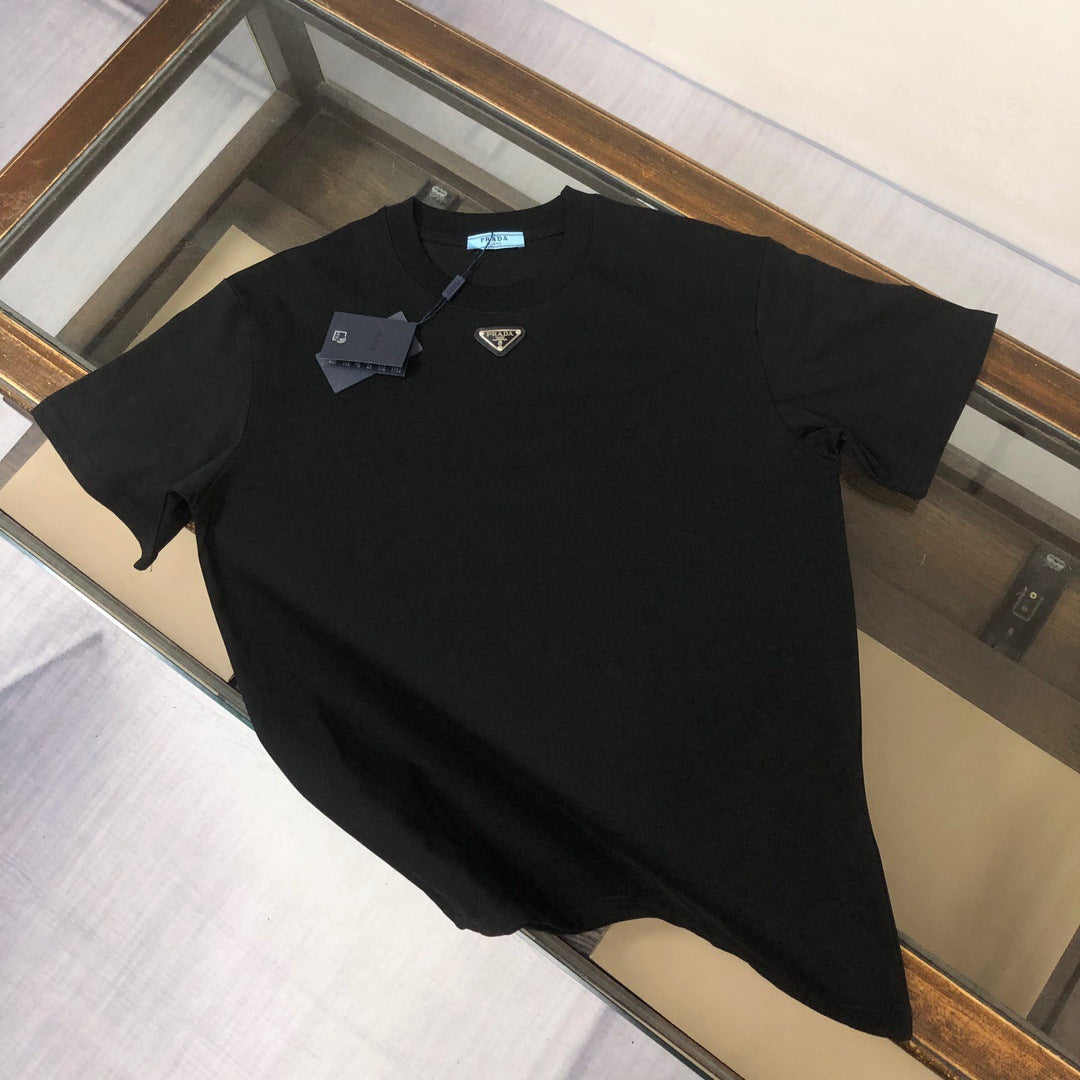 Versión de lujo de alta gama pra Pujia triángulo metálico LOGO, camiseta unisex de verano suelta y versátil con estampado y manga corta