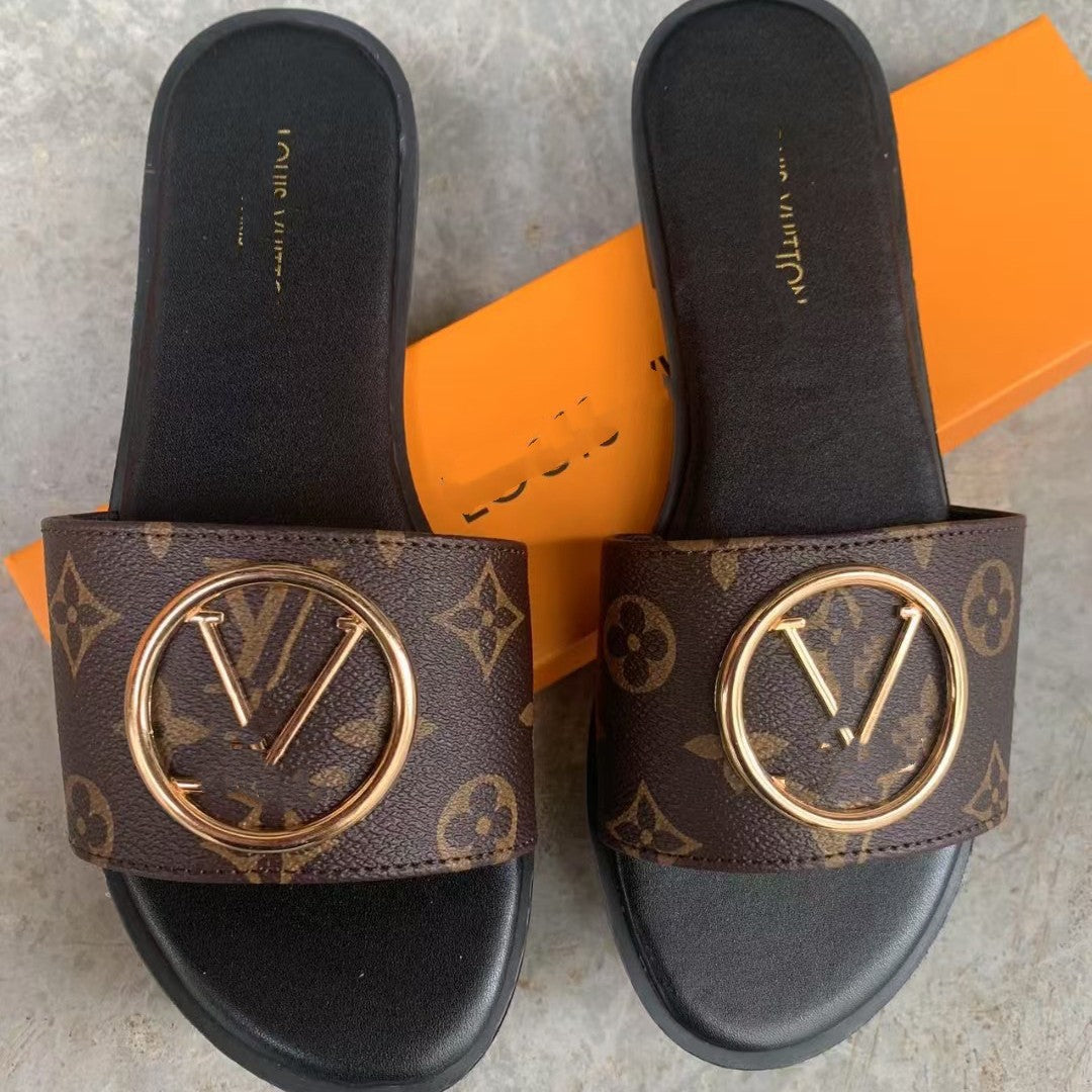 Sandalias nuevas de herraje de la familia V, zapatillas de moda afroeuropeas y americanas de verano para ropa exterior femenina