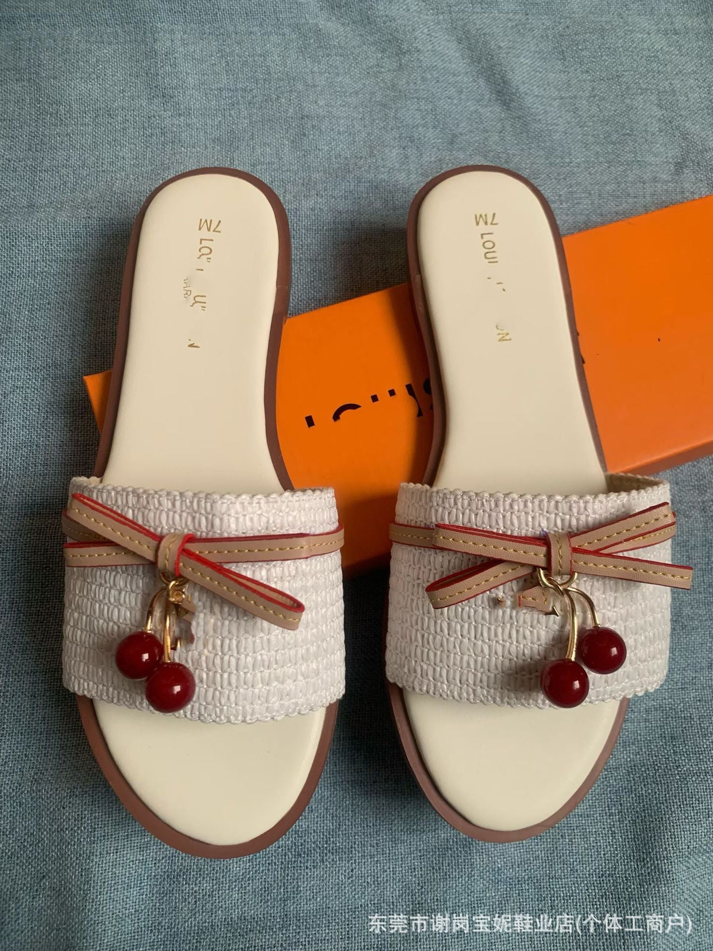 Sandalias nuevas de herraje de la familia V, zapatillas de moda afroeuropeas y americanas de verano para ropa exterior femenina