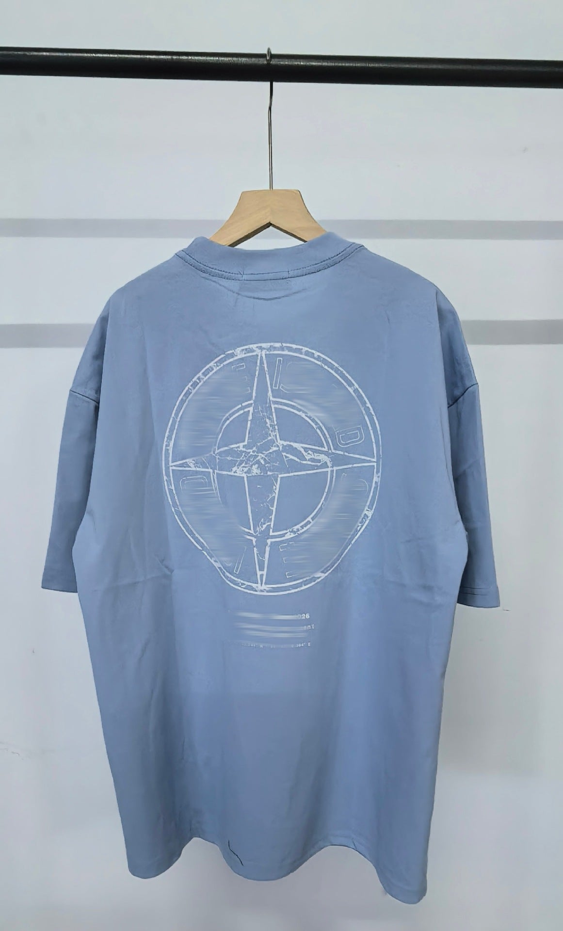 Camiseta Stone IS Unisex | Manga Corta Y Brújula