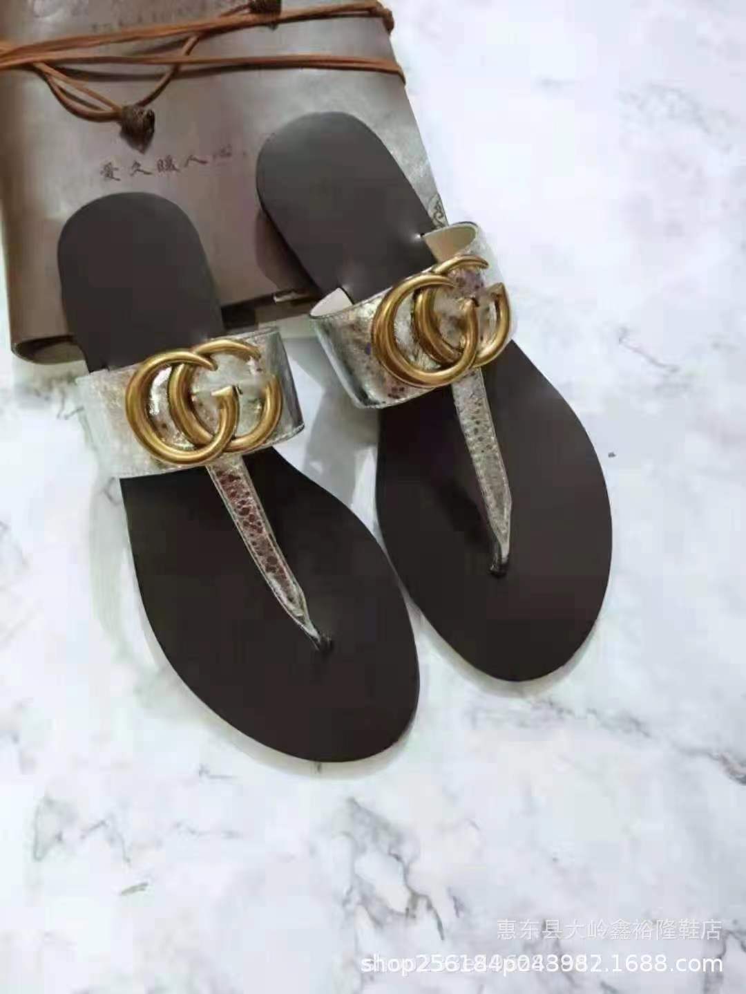2023 Nuevas zapatillas de comercio exterior europeas y americanas Zapatillas planas de mujer Zapatillas de mujer Casual versátil de dedos abiertos, sandalias V