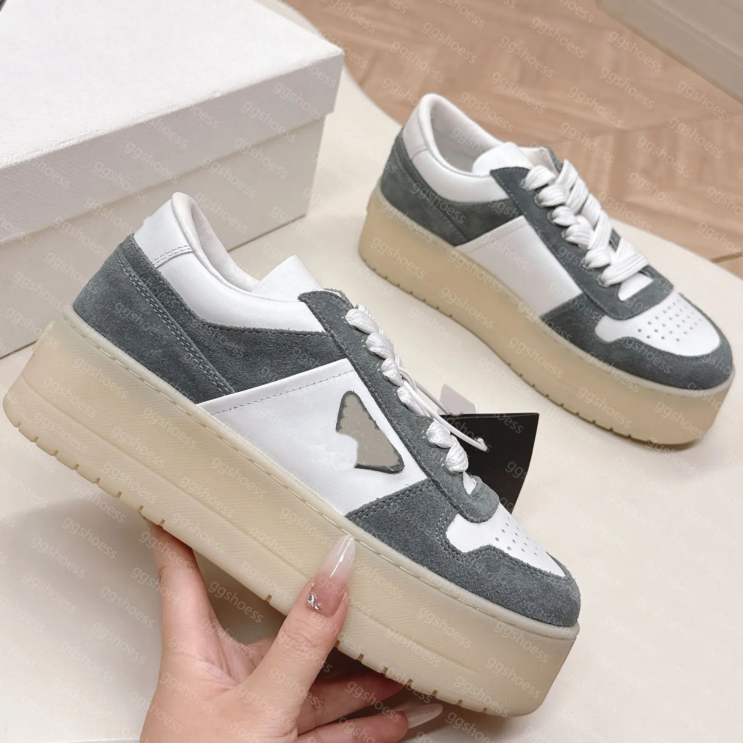 Spot primavera y otoño, nueva moda, zapatos polivalentes de suela gruesa y sucios, mujeres viejas con cordones grasos, ding estrella zapatos de pan