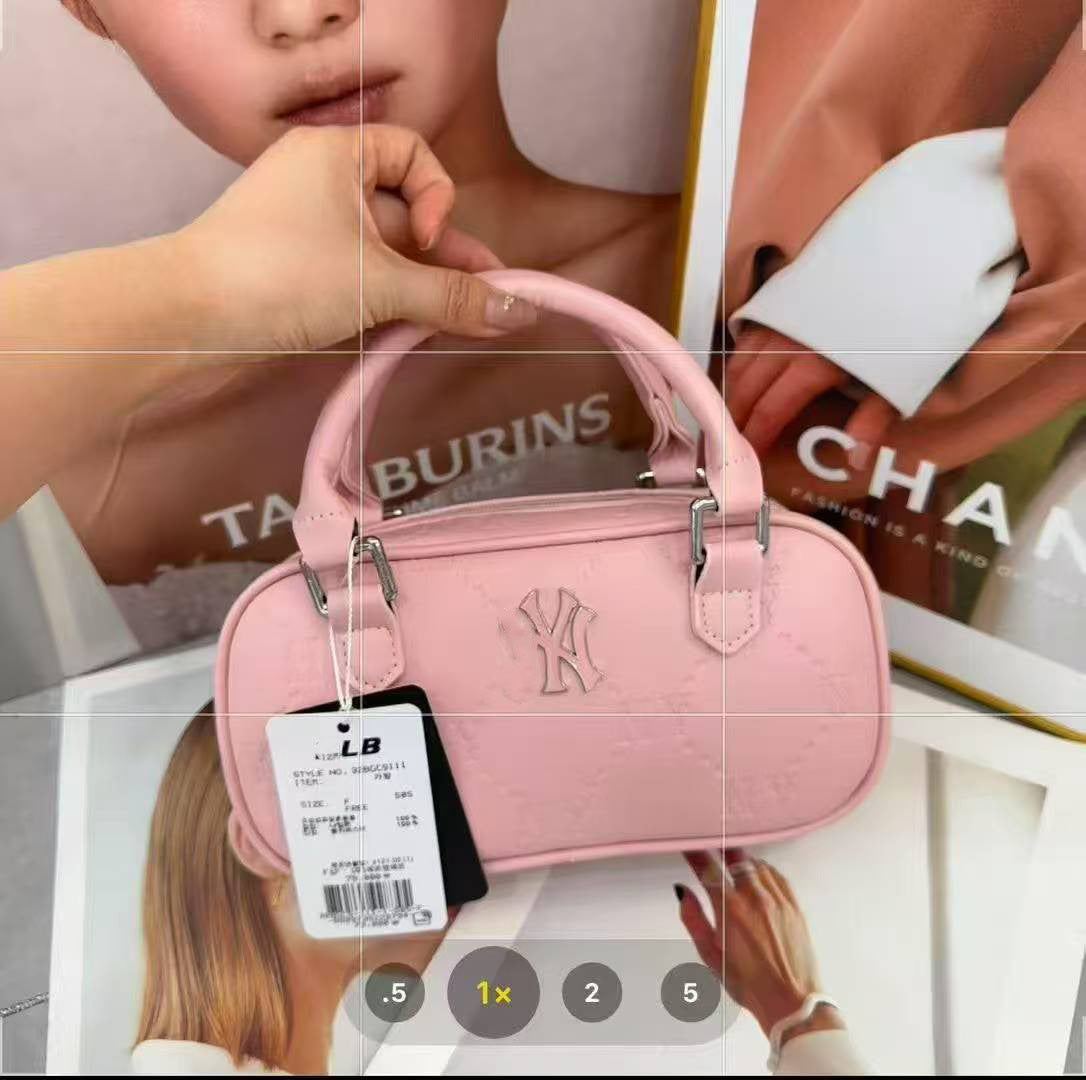 Mini bolso de almohada ML, bolso Boston, monograma con patrón oculto primavera/verano 2025, bolso de un solo hombro, bandolera en la axila, color caramelo