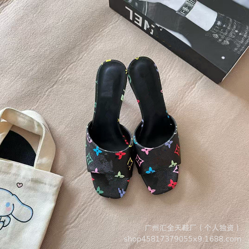 Zapatillas de tacón alto de moda europea y americana, nuevas sandalias vaqueras bordadas con bordado súper populares 2025, tacón de aguja, elegante tendencia transfronteriza