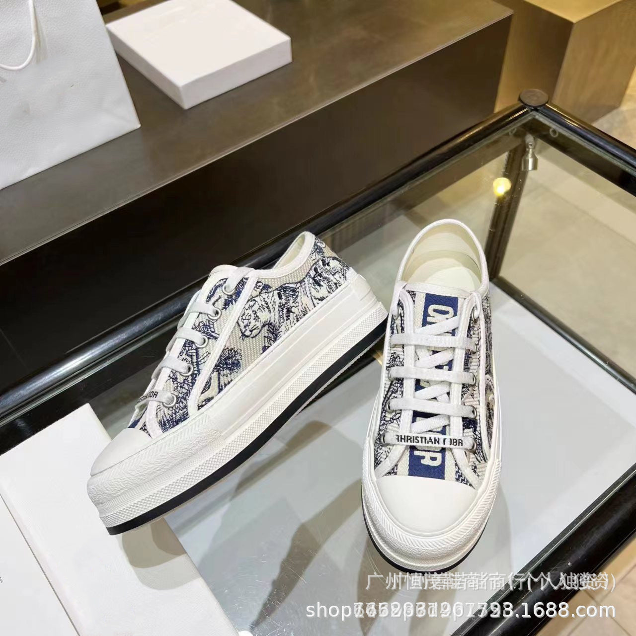 Familia D con bordado con letras primavera, nueva plataforma de Internet con cordones de celebridades de celebridades con cordones en altura interior aumenta zapatillas casuales INS fashion zapatillas solteras mujeres