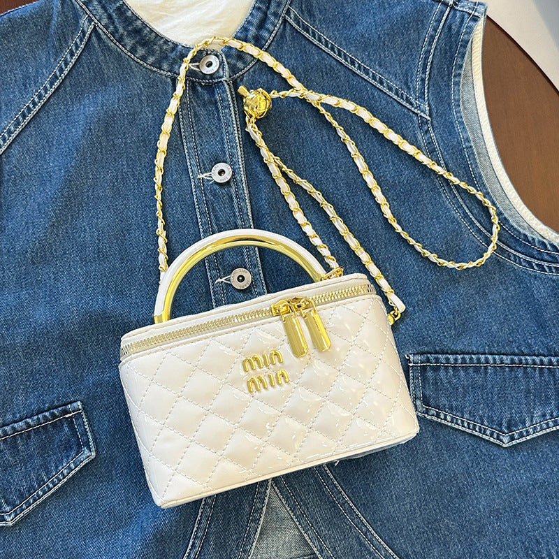 Bolso de mujer de mujer con letras de charol y perlas, caja de un solo hombro bordada con diamantes, bolso pequeño cuadrado, bolso de maquillaje con cadena cruzada