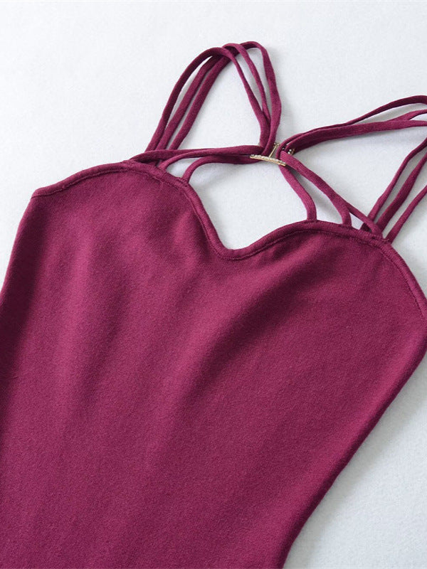 Vestido de punto con tirantes cruzados, deseo femenino puro, estilo ligero y maduro, cintura ajustada, con una falda corta fina y atractiva que ceñe las caderas