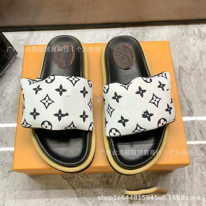 Comercio exterior Satén de Burro 2025 Verano Velcro Zapatillas de mujer Pastel mate para parejas Antideslizante Lote plano y de suela gruesa resistente al desgaste