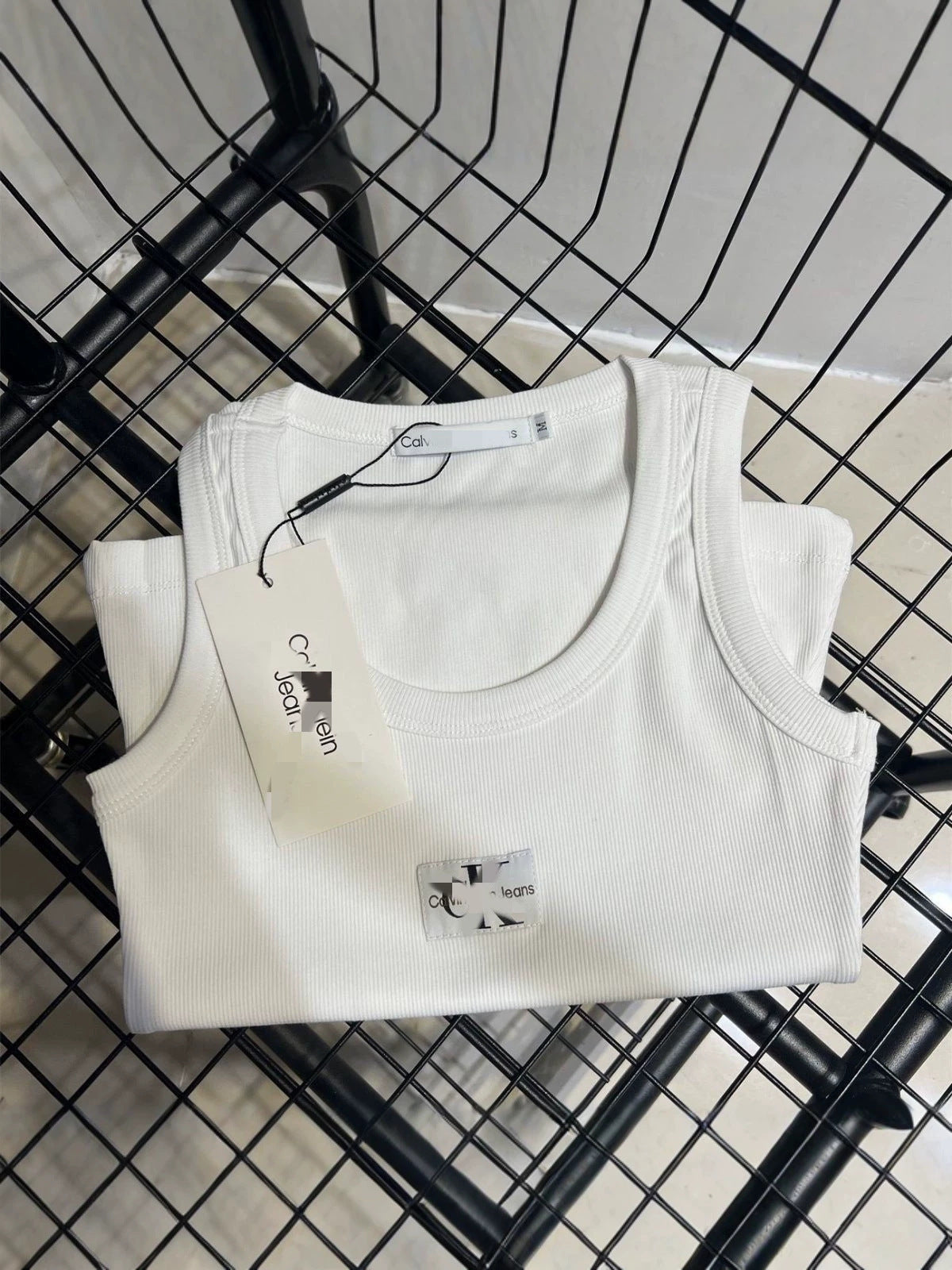 Conjunto de chica atractiva de marca C más vendido de Jennie para adelgazar y atractiva, parche corto con letras bordadas para chaleco de mujer de viaje