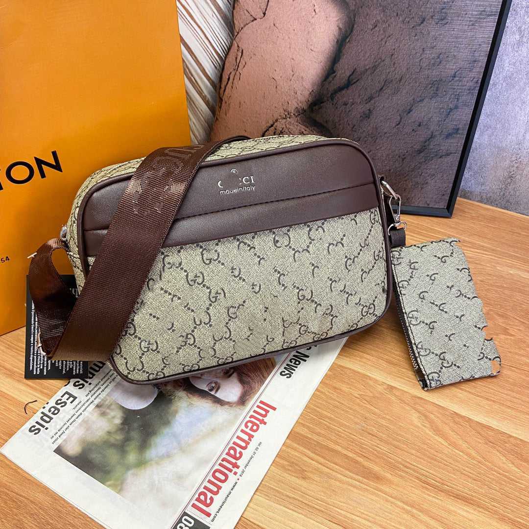 Bolso cruzado estampado de marca de moda para hombres, tira ancha para el hombro, bolso casual madre e hijo de un solo hombro, bolso cuadrado pequeño multifuncional para trabajo y desplazamientos
