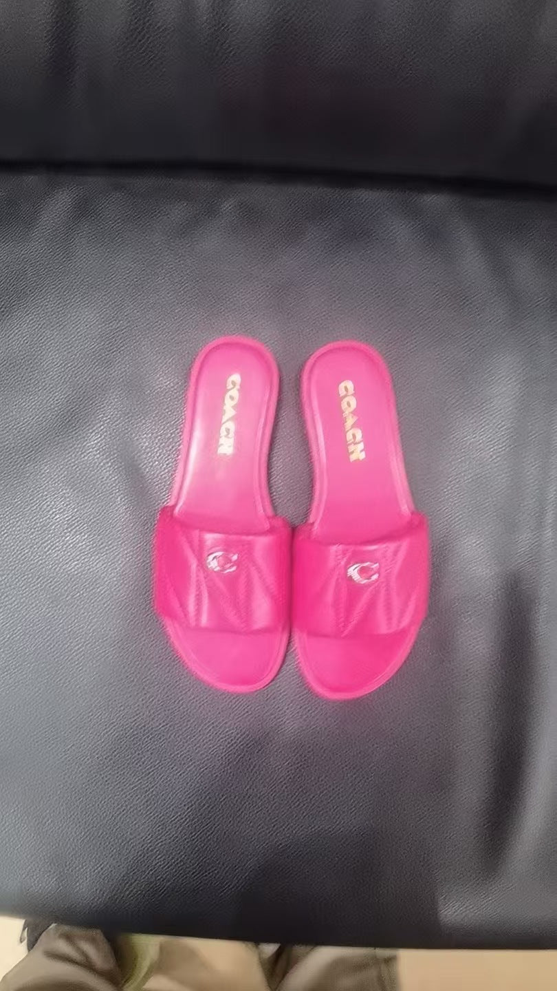 Verano 2025 Nuevas chanclas de tira sencilla europeas y americanas: sandalias de abrigo de diamante de punta redonda plana de color sólido, versátiles y cómodas para el día a día