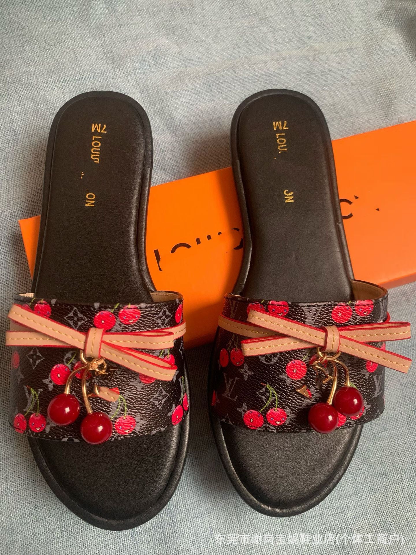 Sandalias nuevas de herraje de la familia V, zapatillas de moda afroeuropeas y americanas de verano para ropa exterior femenina