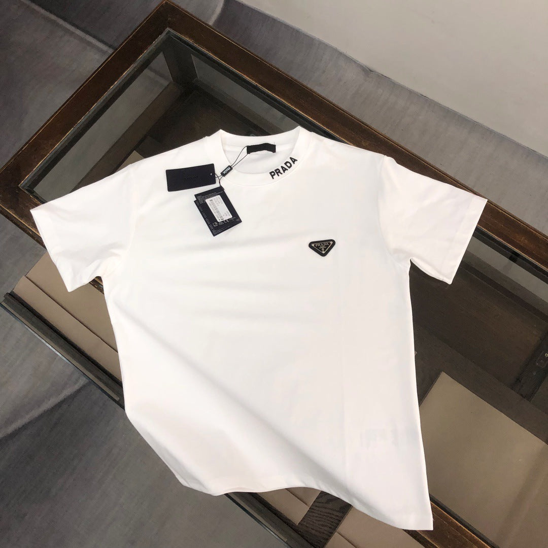 Versión de lujo de alta gama pra Pujia triángulo metálico LOGO, camiseta unisex de verano suelta y versátil con estampado y manga corta